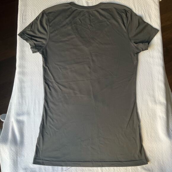 Nike Women’s Short Sleeve V-neck T-shirt size S, Olive Green, Scumb Otters - Picture 9 of 11